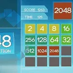 Herná obrazovka s číslami na dlaždiciach dosahujúca skóre 2048