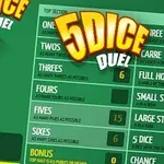 Zelené hracie pole so žltým nápisom 5 Dice Duel a dvomi kockami