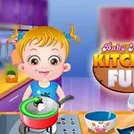 Dievčatko v kuchyni s úsmevom stojí pri sporáku, vedľa nej je miska a niekoľko kuchynských potrieb