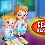 Dve kreslené deti v školských uniformách stoja v miestnosti s farebným pozadím a vedľa nich je farebný znak s nápisom