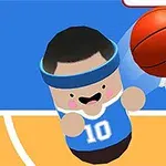 Postavička v modrom drese s číslom 10 sa snaží hodiť basketbalovú loptu do koša