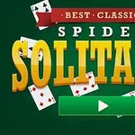 Nápis BEST CLASSIC SPIDER SOLITAIRE s hernými kartami na zelenom pozadí