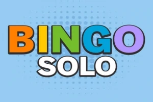 Farebné písmená tvoria slová BINGO SOLO na svetlomodrom pozadí