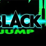 Text BLACK JUMP v zelených a čiernych farbách na hrebeni futuristického mesta s výraznými neónovými líniami