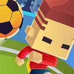Kockovaná postava s účesom stojí na futbalovom ihrisku vedľa futbalovej lopty