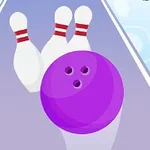 Fialová guľa na bowling mieri na tri biele kolky s červenými pruhmi na dráhe