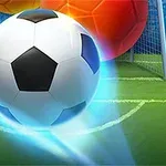 Futbalová lopta letiaca pred bránku s rozmazaným efektom pohybu