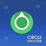 Zelený kruh s bielym symbolom šípky na modrom pozadí s bublinami a textom Circle Shooter
