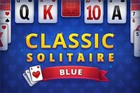 Klasický Solitaire Blue prináša obľúbenú kartovú hru do moderného