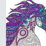 Farebná ilustrácia koňa s detailnými vzormi v odtieňoch fialovej, modrej a tyrkysovej