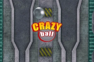 Gulička na hracej ploche s nápisom CRAZY ball uprostred priemyselného prostredia
