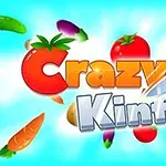 Farebný nápis Crazy Knife s lietajúcimi zeleninami a nožom na modrom pozadí