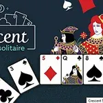 Motív kariet s kráľovskou a dámskou postavou, rozložené hracie karty a nápis Crescent Solitaire na tmavomodrom pozadí