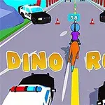Postava jazdí na dinosaurovi po ceste, obklopená policajnými autami a kužeľmi, s veľkým nápisom DINO RUSH