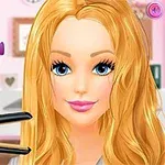 Dievča s dlhými blond vlasmi je upravované žehličkou na vlasy v izbe s vešiakom na šaty v pozadí