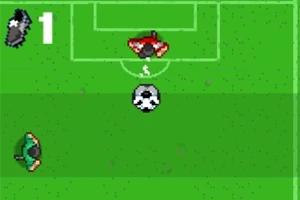 Pixelová grafika s futbalovým ihriskom, brankárom, dvoma hráčmi a loptou