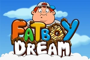 Usmievavý chlapec s čiapkou stojí za farebným nápisom „FATBOY DREAM“ na pozadí oblakov a modrej oblohy