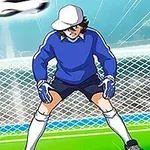Brankár v modrom úbore sa pripravuje chytiť loptu pred bránkou