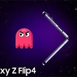 Červený duch s nahnevaným výrazom vedľa otvoreného smartfónu Samsung Galaxy Z Flip4 na fialovom pozadí s hviezdami
