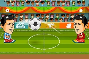 Dvaja karikatúrni futbalisti s veľkými hlavami stoja na ihrisku s futbalovou loptou uprostred, pričom v pozadí je plná tribúna divákov