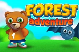 Medvedík v oranžovom tričku a netopier s vyčnievajúcimi očami na zelenom pozadí s nápisom Forest Adventure