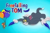 Geronimo! Tom padá z veľkej výšky na Zem