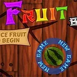 Farebné nápisy na drevenom pozadí s obrázkom melóna uprostred a textom NEW GAME