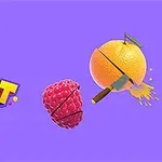 Malina a pomaranč rozkrojené nožom na fialovom pozadí, vedľa farebného nápisu Fruit Slice