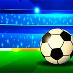 Futbalové ihrisko s veľkou loptou a bránkou na osvetlenom štadióne