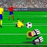 Futbalový brankár v rukaviciach chytá loptu na ihrisku, hráči v žltých a červených dresoch na pozadí