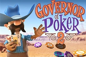 Kovboj v modrom klobúku držiaci pokerové karty s žetónmi v pozadí na púšti