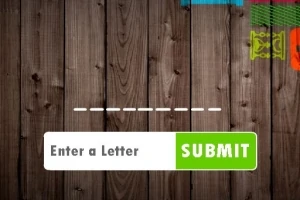 Drevené pozadie s prázdnymi čiarkami na zadanie písmena a tlačidlom SUBMIT