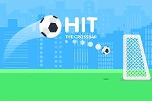 Futbalová lopta letí vzduchom smerom k bránke na pozadí mesta