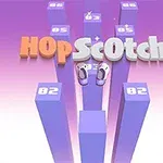 Fialové stĺpiky s číslami a názvom HopScotch nad nimi a dvomi teniskami uprostred