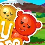 Dvaja farební gumení medvedíci s úsmevom na tvári pred farebnou krajinou s horami a zvláštnymi budovami v pozadí