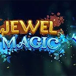 Farebný nápis JEWEL MAGIC obklopený oslnivými šperkami a drahokamami na tmavom pozadí