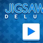 Modrá obrazovka s nápisom „Jigsaw Deluxe“ a bielym tlačidlom prehrávania s modrou šípkou