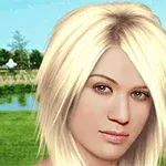 Žena s blond vlasmi stojí pred krajinou s jazerom a stromami v pozadí