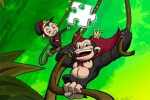 Dvaja kreslení opice s korunkami šplhajú po lianách v džungli, držiac dielik puzzle