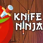 Rajčina s nožom v dreve a text KNIFE NINJA na drevenom pozadí
