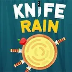 Nápis KNIFE RAIN nad terčom s nožmi zapichnutými okolo dreveného kruhu a červeným jablkom