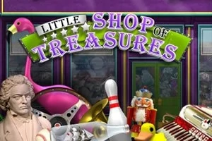 Rôzne predmety vrátane busty, plameniaka, bowlingovej gule, figúrky luskáčika, akordeónu a šachovej figúrky pod nápisom Little Shop of Treasures