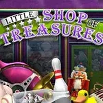 Rôzne predmety vrátane busty, plameniaka, bowlingovej gule, figúrky luskáčika, akordeónu a šachovej figúrky pod nápisom Little Shop of Treasures