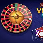 Ruletové koleso so stávkovou plochou a farebnými žetónmi na modrom pozadí