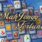 Stohy dlaždíc s astrologickými symbolmi a nápisom MahJongg Fortuna na modrom pozadí