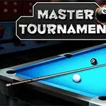 Biliardový stôl s niekoľkými guľami a tágo pod logom Master Tournament