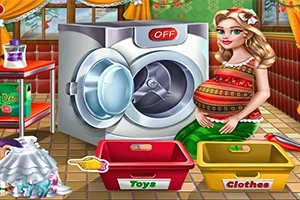 Tehotná žena stojaca vedľa práčky s otvorenými dvierkami a dvoma farebnými košmi označenými ako Toys a Clothes