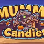 Kreslená múmia s veľkým úsmevom obklopená cukríkmi a nápisom Mummy Candies