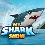 Žralok skáče nad vodou s modrou oblohou v pozadí a nápis „My Shark Show“ v popredí