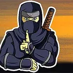 Animovaný ninja v čiernom oblečení s mečom na chrbte a gestom ticho na pozadí západu slnka